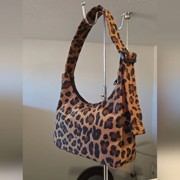 Baggu Nylon Leopard Print Shoulder Bag - Brown Animal Print - Picture 3 of 12